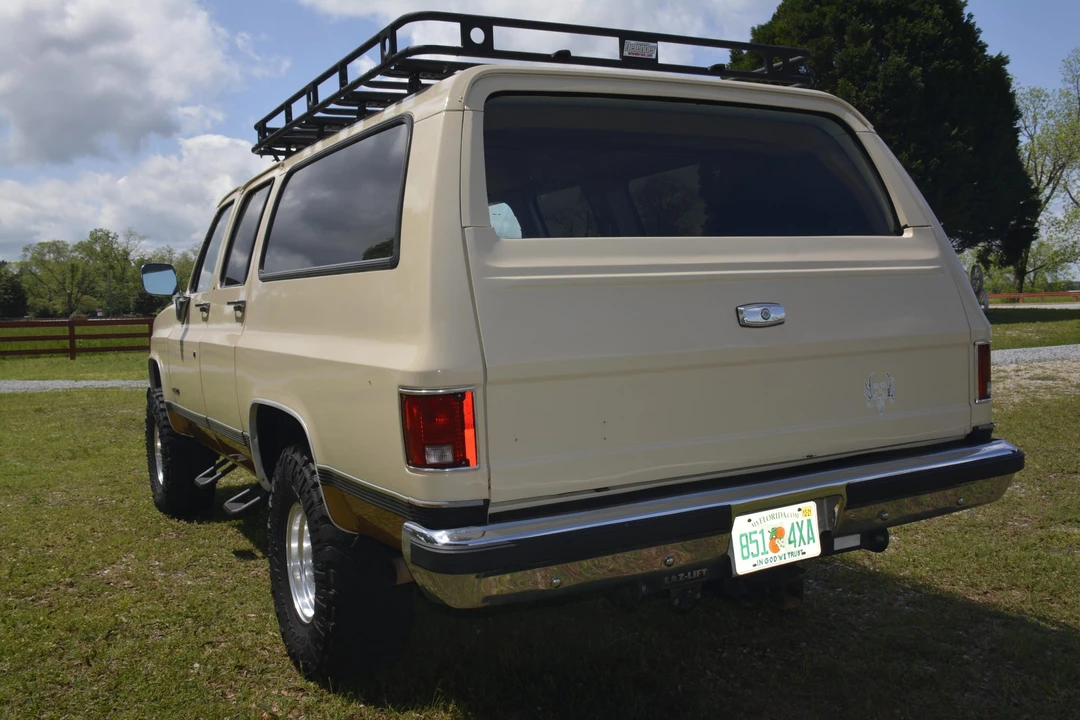 1989 GMC Suburban 7th Gen - Image 18 of 31