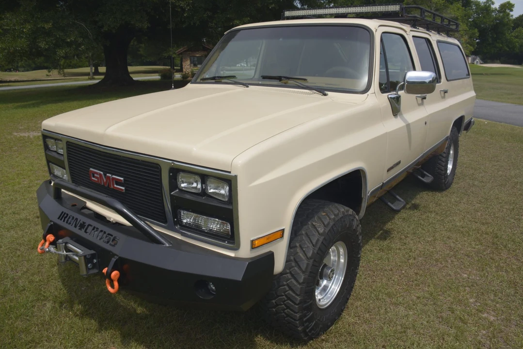1989 GMC Suburban 7th Gen - Image 4 of 31
