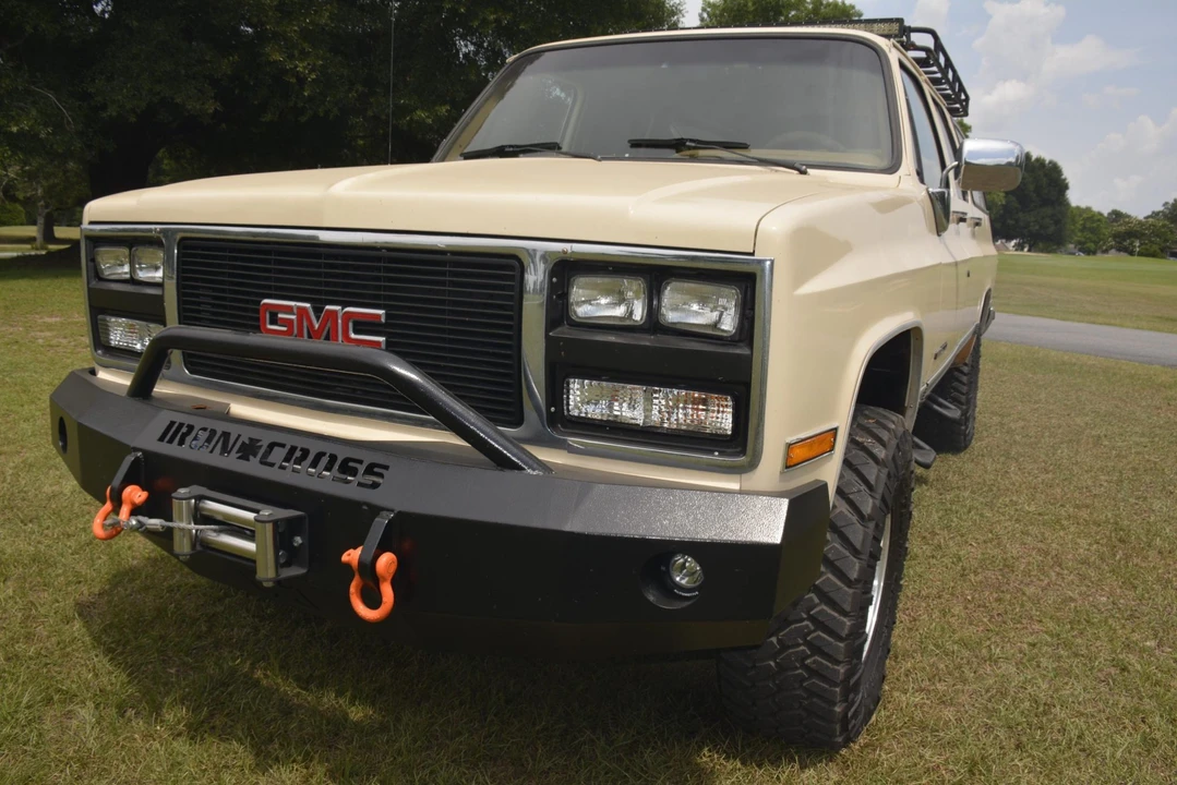1989 GMC Suburban 7th Gen - Image 5 of 31