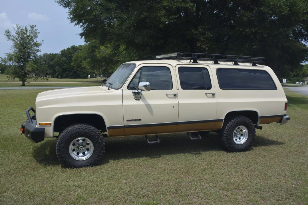 1989 GMC Suburban 7th Gen - Image 20 of 31