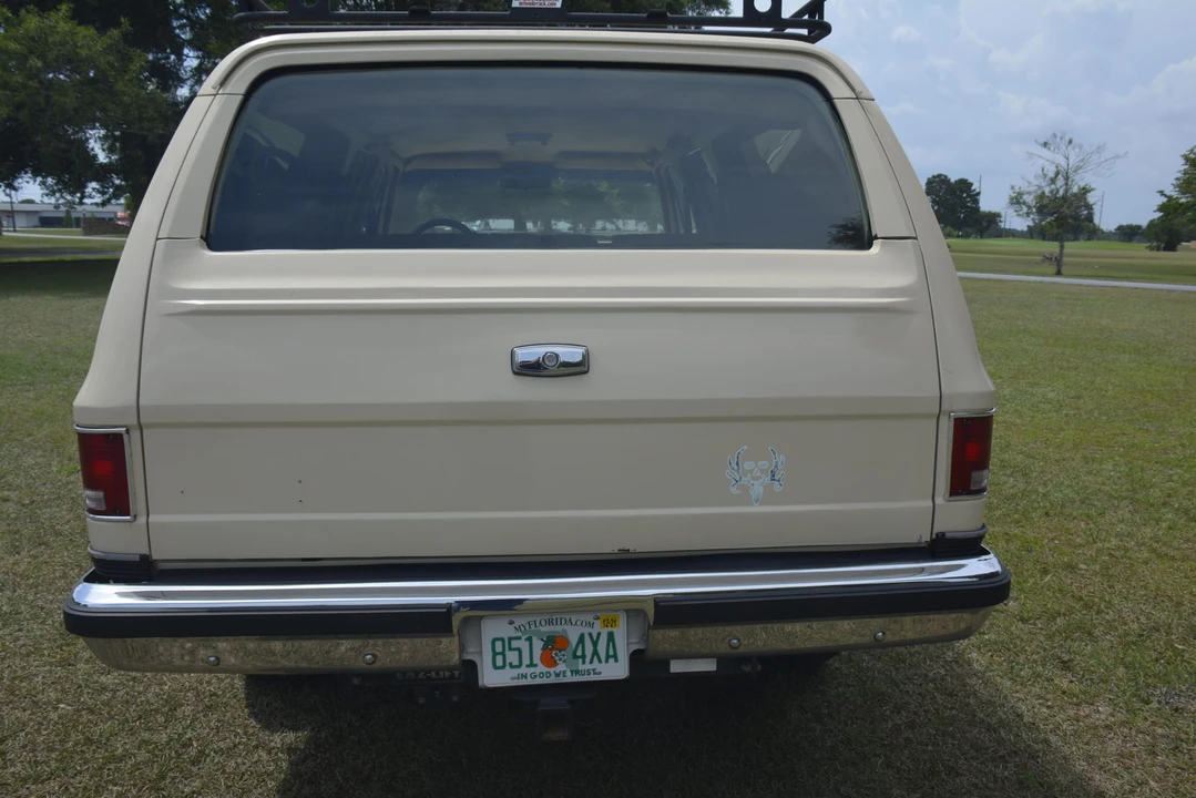 1989 GMC Suburban 7th Gen - Image 17 of 31