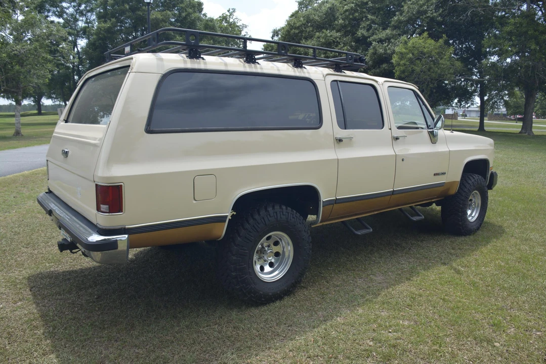 1989 GMC Suburban 7th Gen - Image 14 of 31