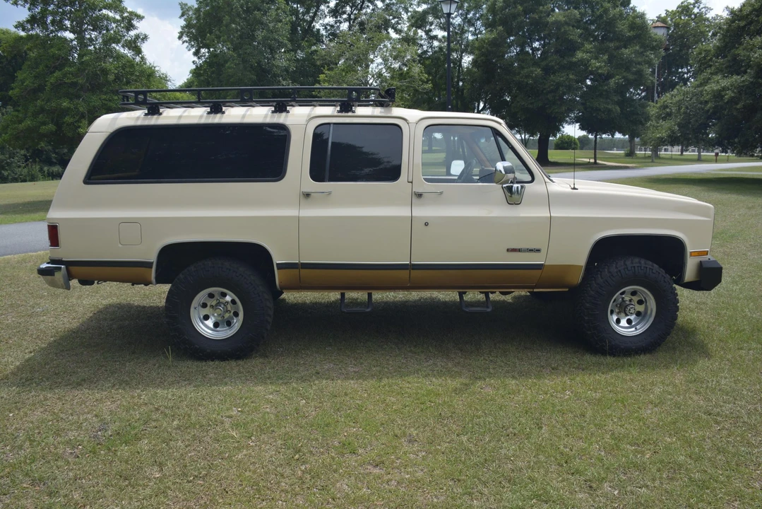 1989 GMC Suburban 7th Gen - Image 12 of 31