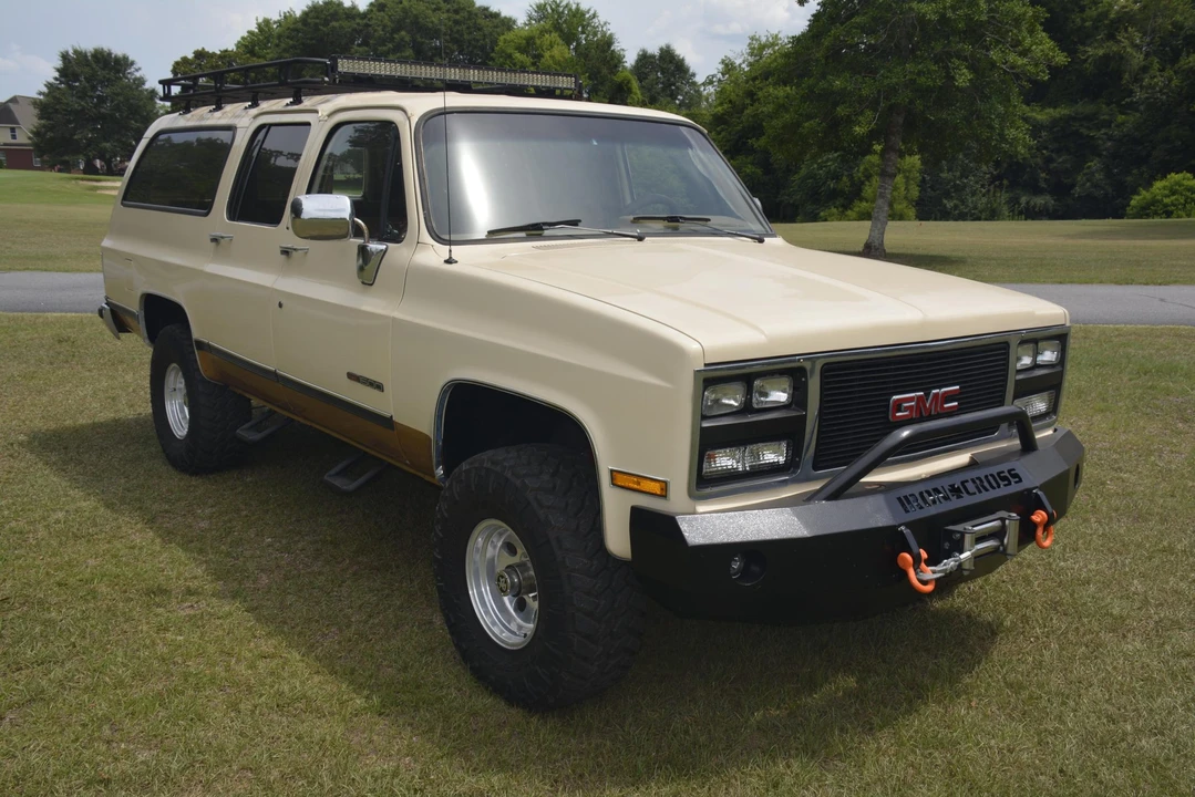1989 GMC Suburban 7th Gen - Image 8 of 31