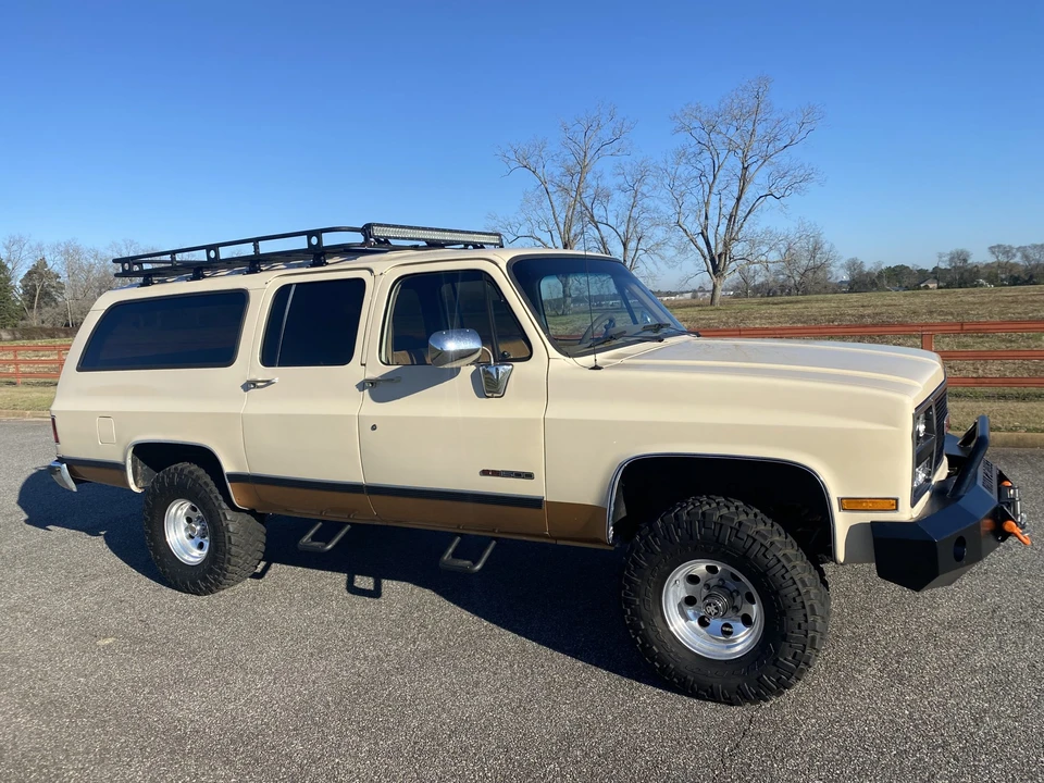 1989 GMC Suburban 7th Gen - Image 11 of 31