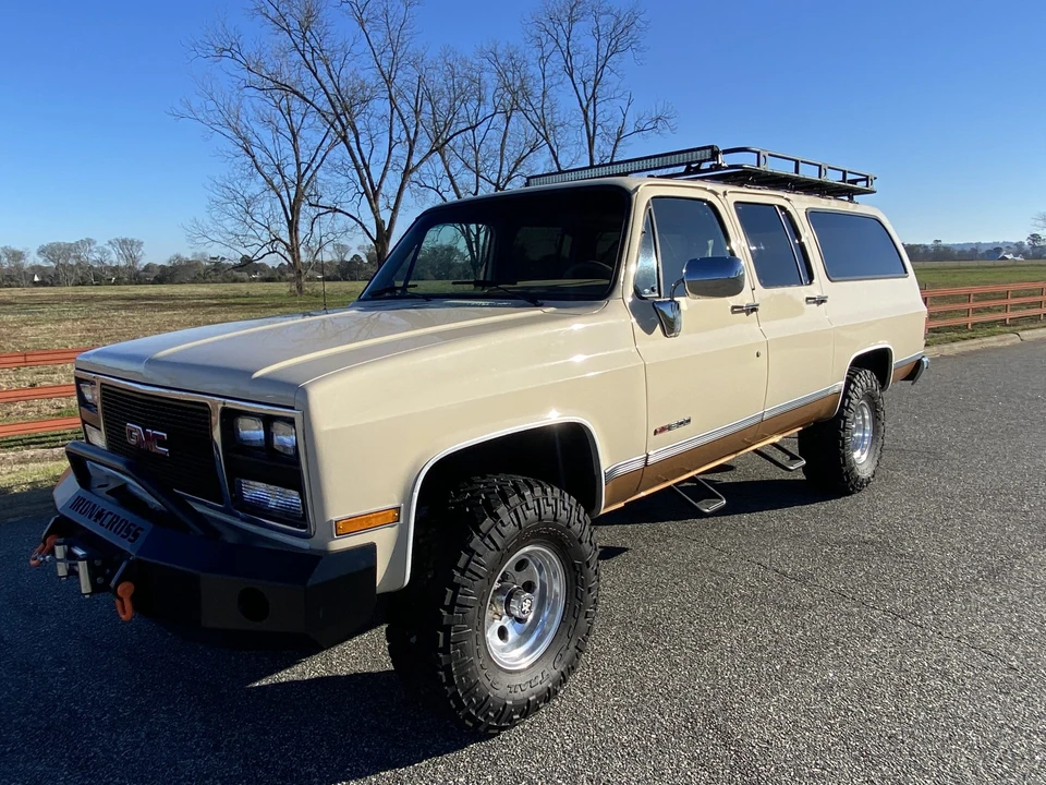 1989 GMC Suburban 7th Gen - Image 2 of 31