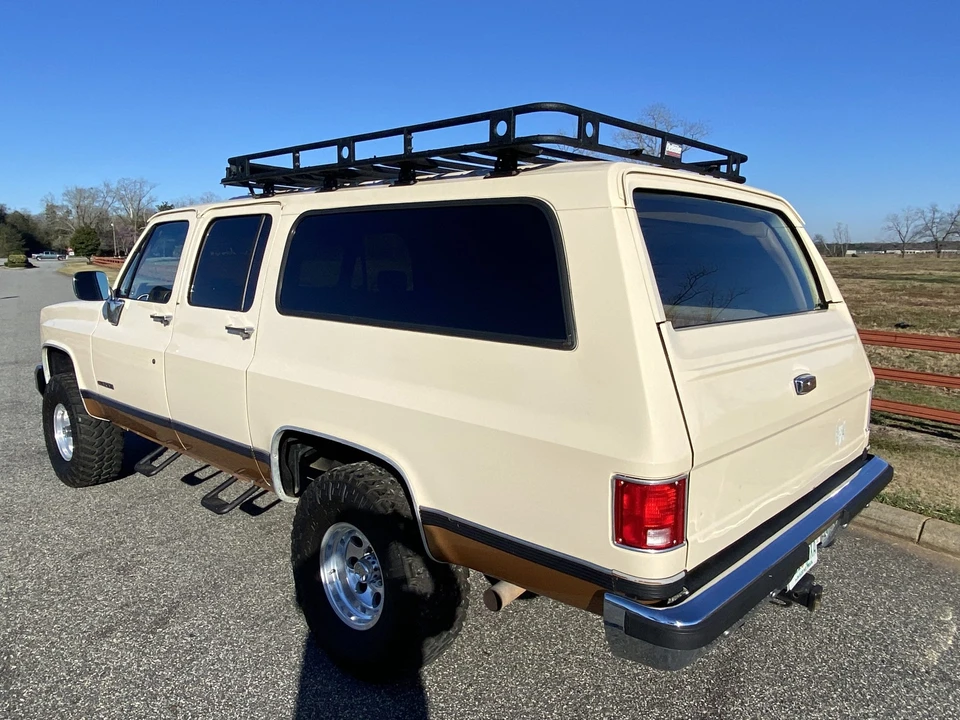 1989 GMC Suburban 7th Gen - Image 19 of 31