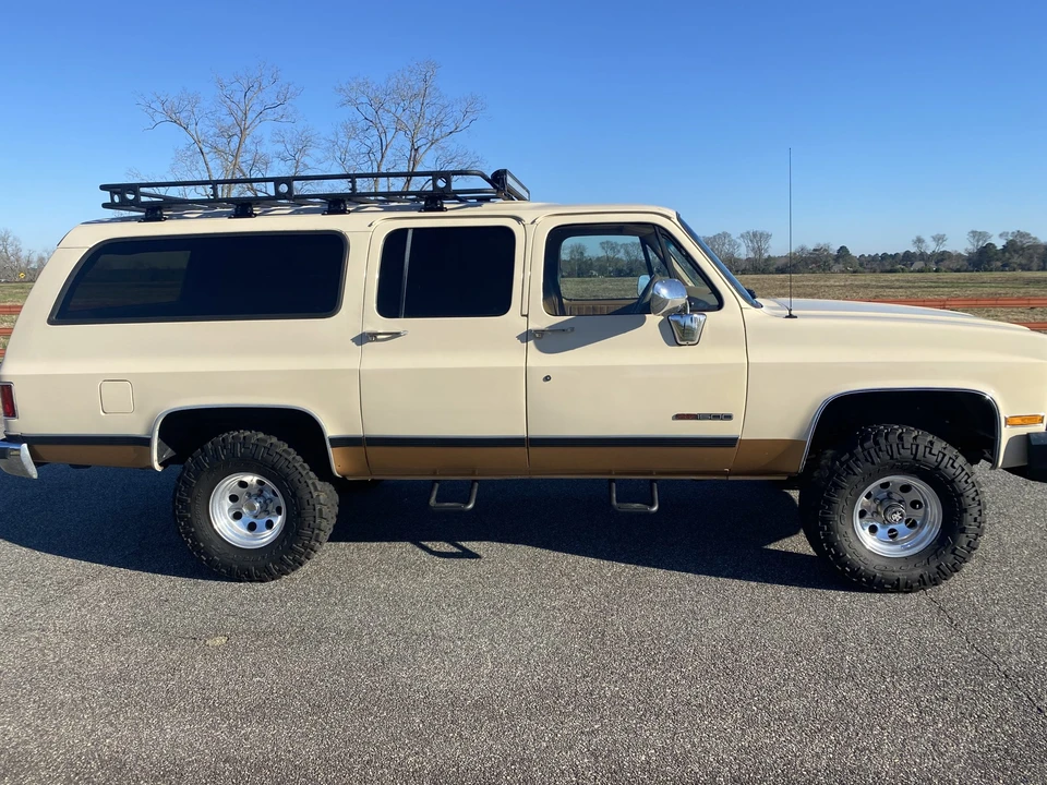 1989 GMC Suburban 7th Gen - Image 13 of 31