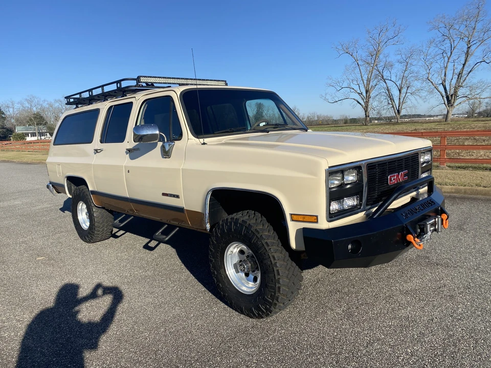 1989 GMC Suburban 7th Gen - Image 10 of 31