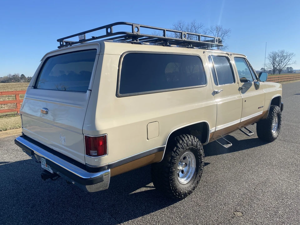 1989 GMC Suburban 7th Gen - Image 15 of 31