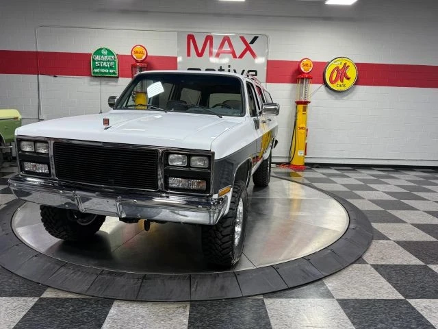 1989 GMC Suburban 7th Gen - Image 5 of 12