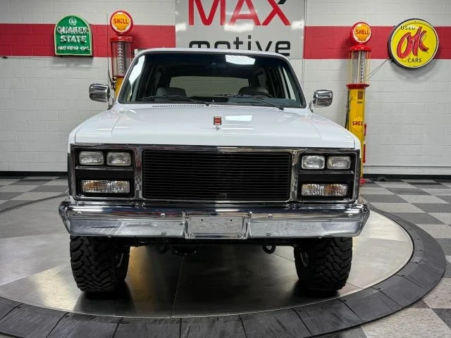 1989 GMC Suburban 7th Gen - Image 4 of 12