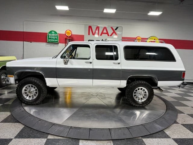 1989 GMC Suburban 7th Gen - Image 9 of 12