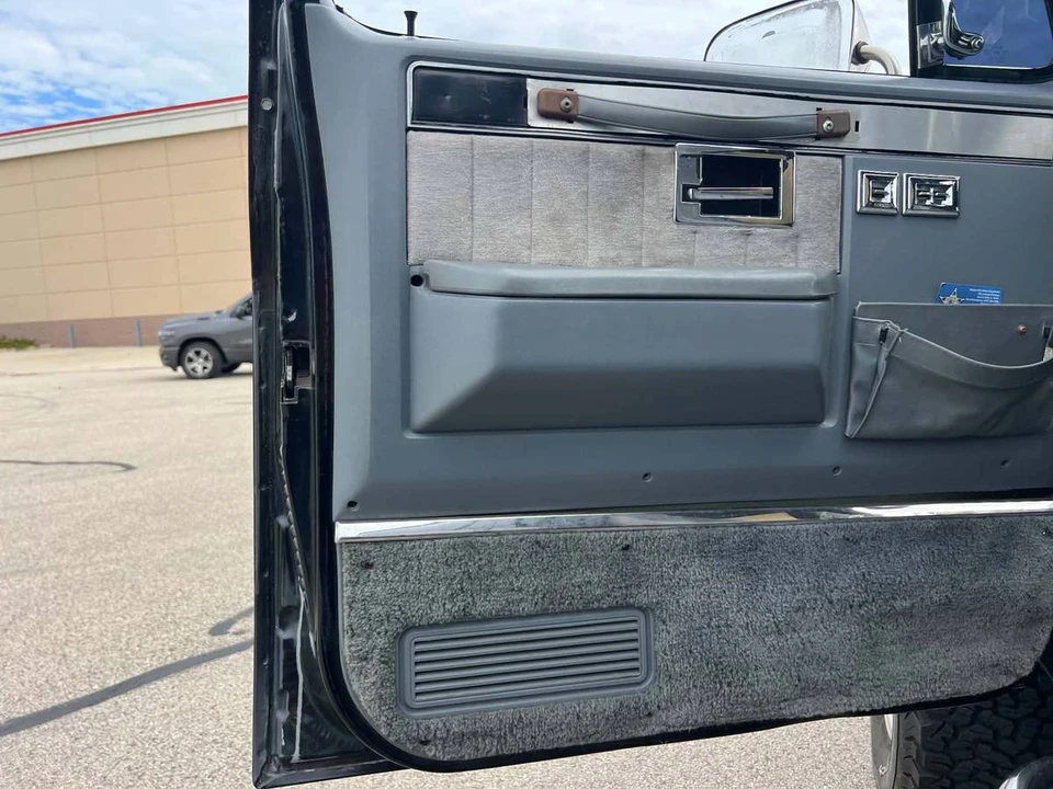 1989 GMC Jimmy 2nd Gen - Image 11 of 20