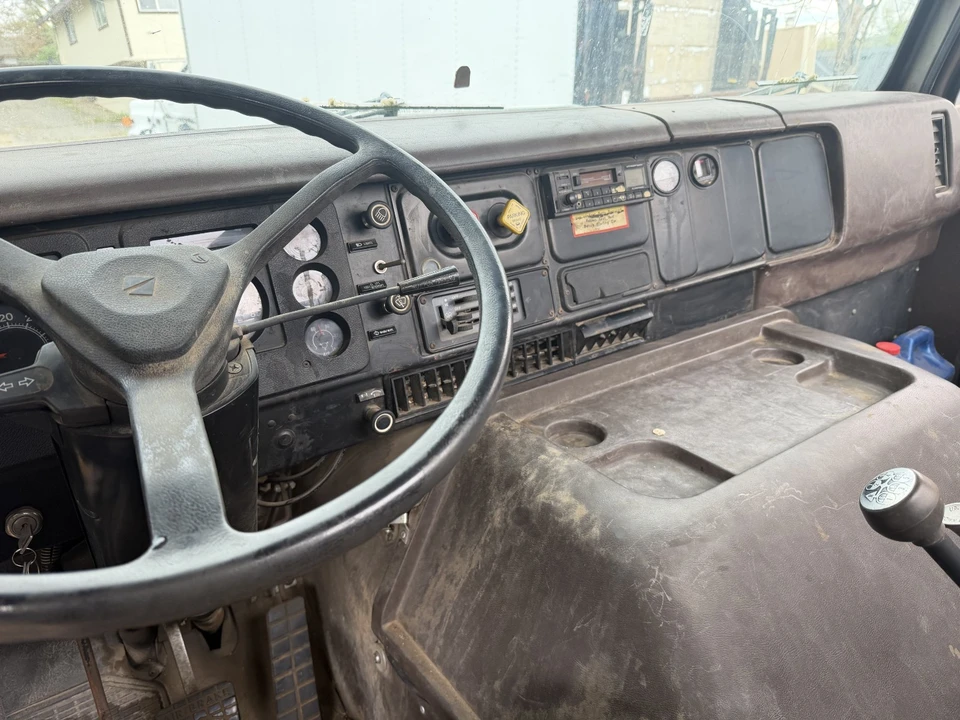 1989 International Harvester - Image 15 of 21