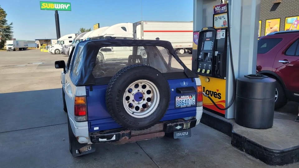 1989 Isuzu - Image 2 of 12