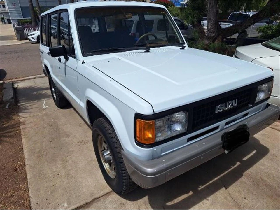 1989 Isuzu Trooper - Image 2 of 15
