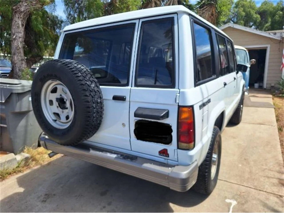 1989 Isuzu Trooper - Image 3 of 15
