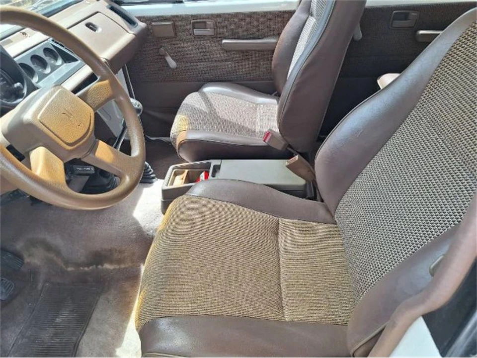1989 Isuzu Trooper - Image 6 of 15