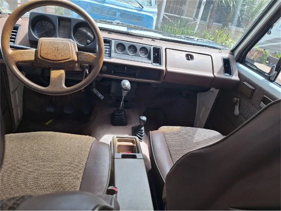 1989 Isuzu Trooper - Image 9 of 15