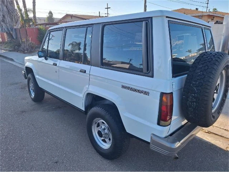 1989 Isuzu Trooper - Image 13 of 15