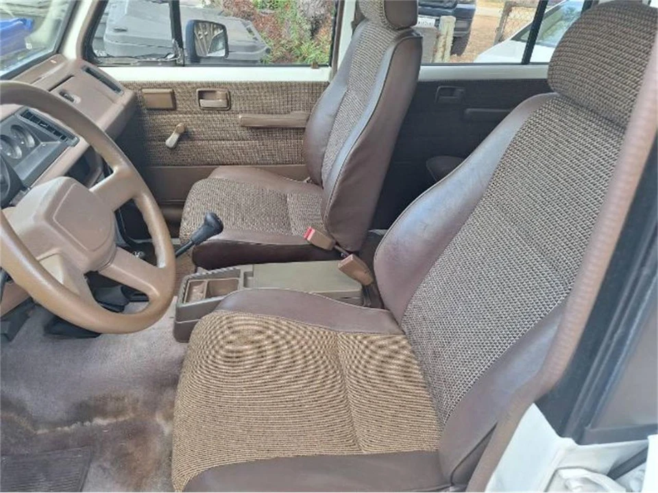1989 Isuzu Trooper - Image 12 of 15