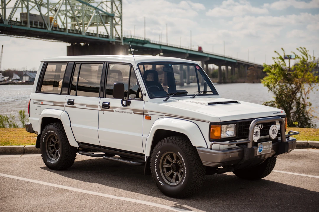 1989 Isuzu Trooper - Image 10 of 31