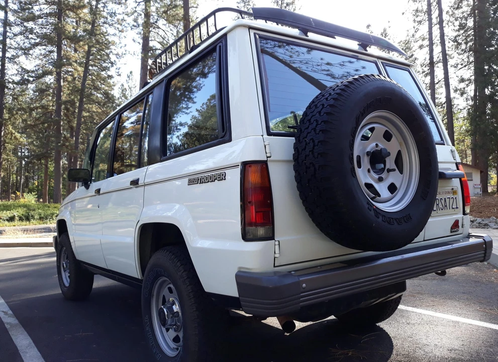 1989 Isuzu Trooper - Image 15 of 31