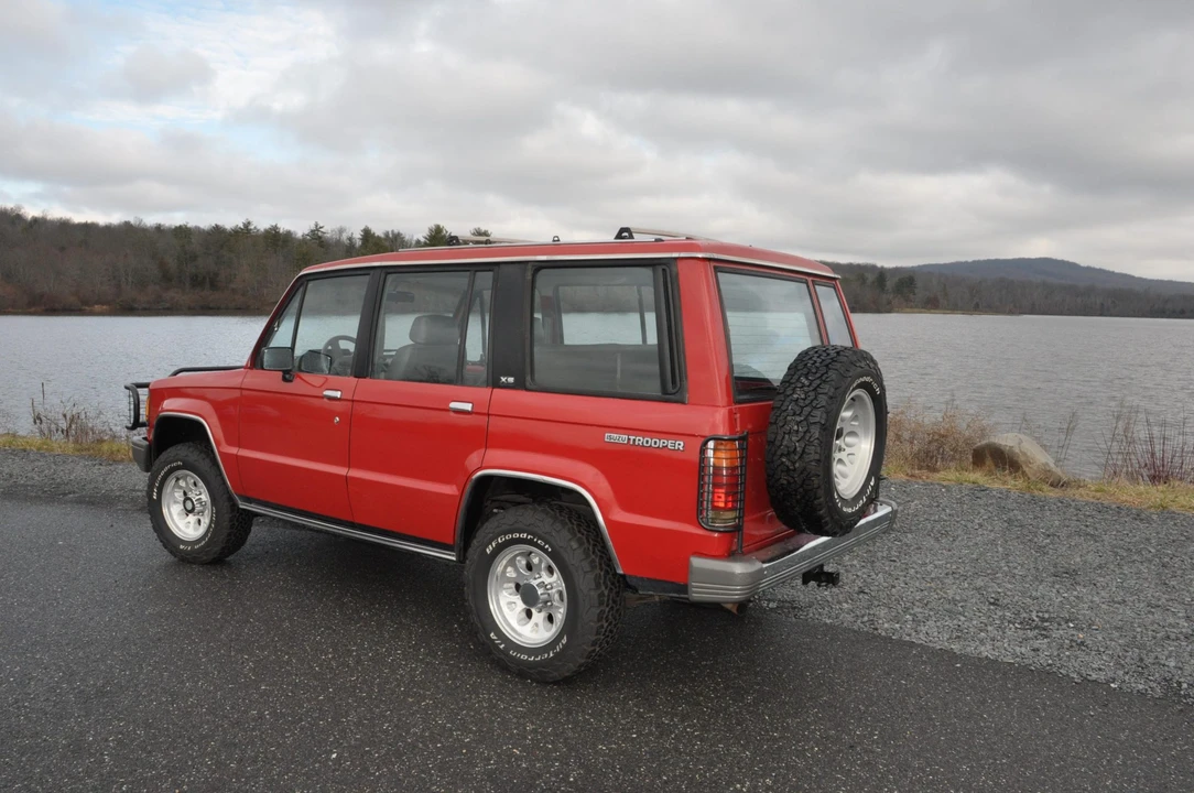 1989 Isuzu Trooper - Image 9 of 31