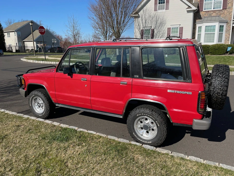 1989 Isuzu Trooper - Image 10 of 31