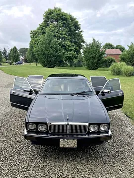 1989 Jaguar XJ Vanden Plas Sedan 4D