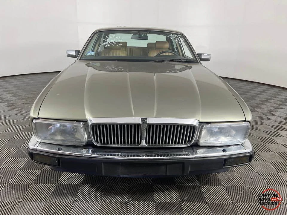 1989 Jaguar - Image 3 of 13