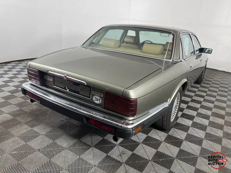 1989 Jaguar - Image 2 of 13