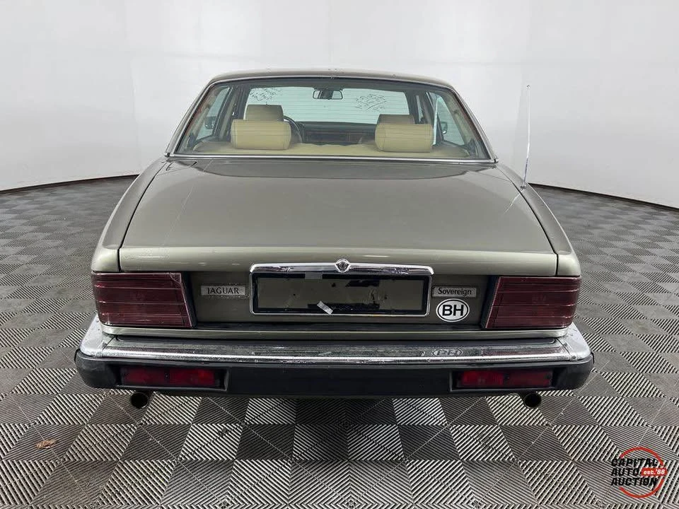 1989 Jaguar - Image 4 of 13