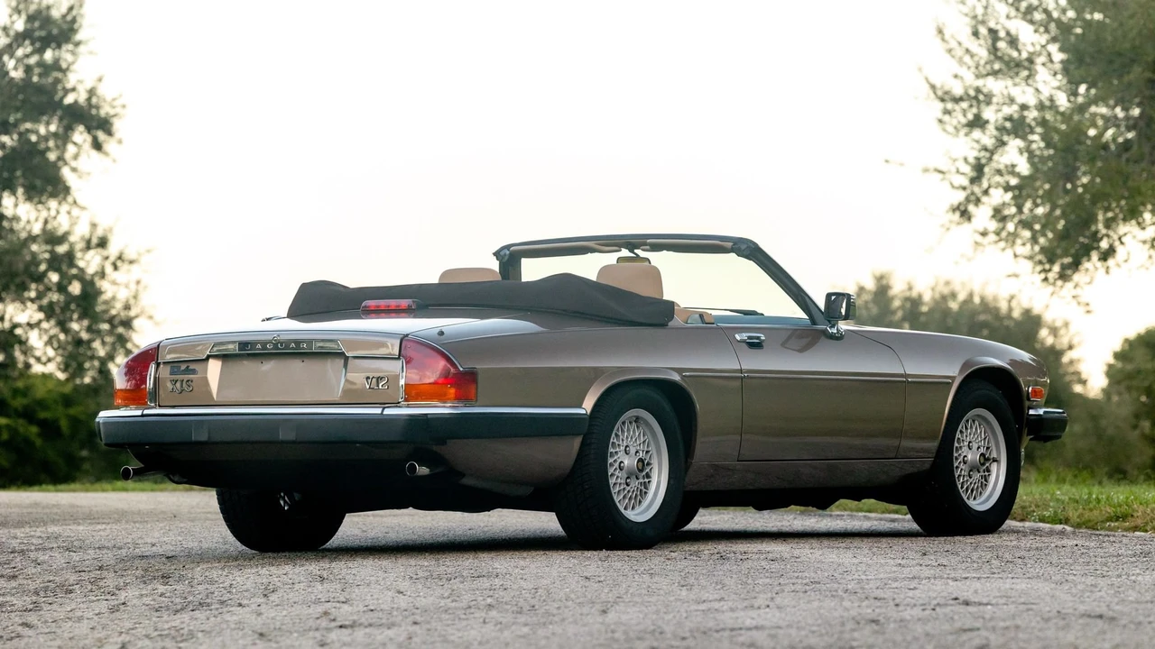 1989 Jaguar XJS Convertible - Image 2 of 31