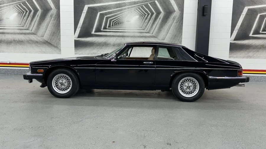 1989 Jaguar XJS - Image 2 of 23