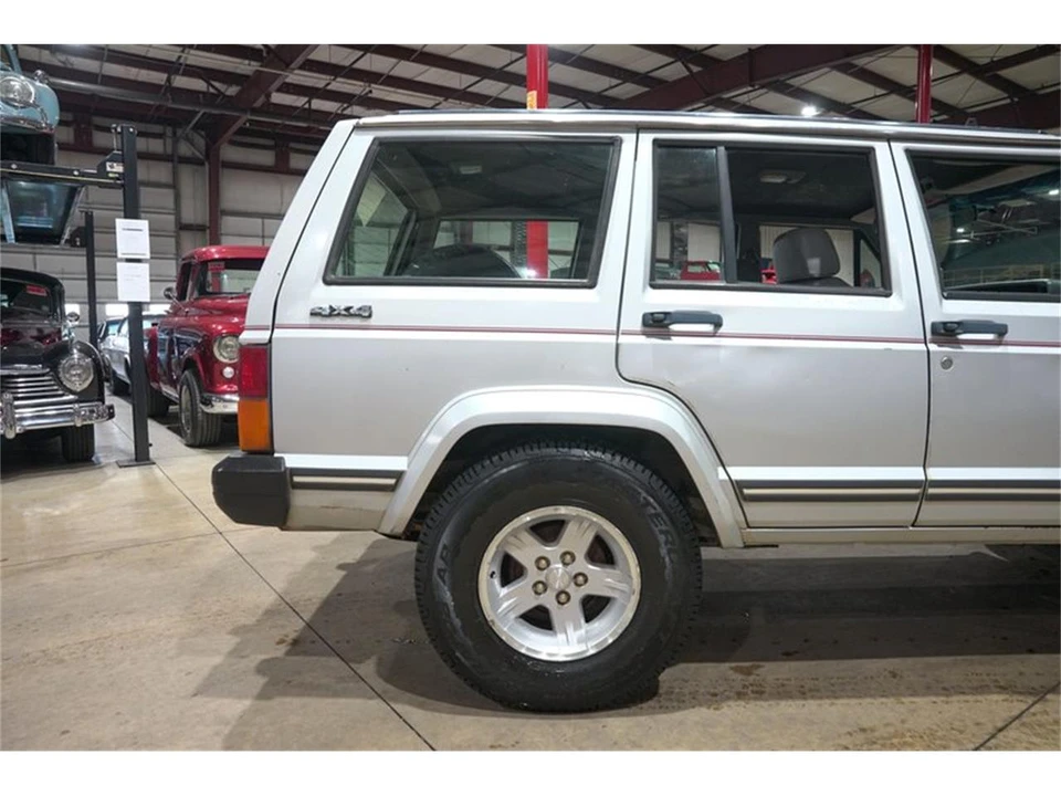 1989 Jeep XJ Cherokee - Image 9 of 31
