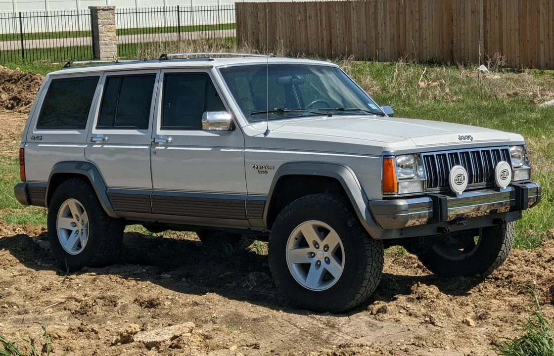 1989 Jeep XJ Cherokee - Image 10 of 31