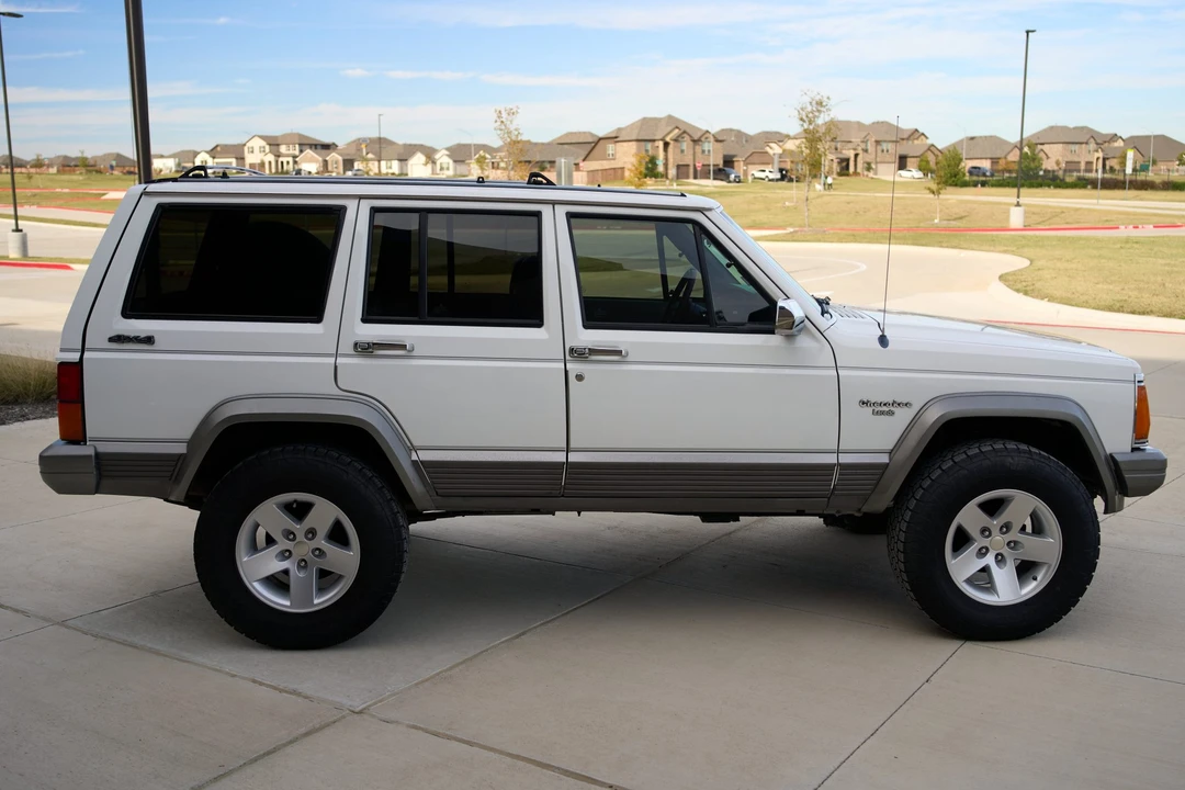 1989 Jeep XJ Cherokee - Image 9 of 31
