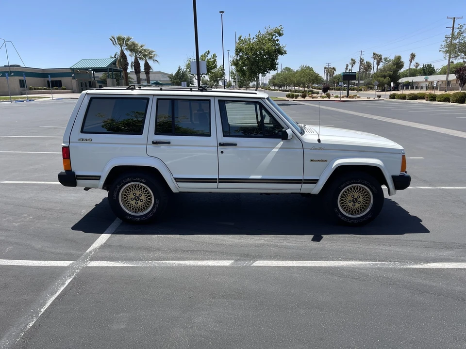 1989 Jeep XJ Cherokee - Image 11 of 31