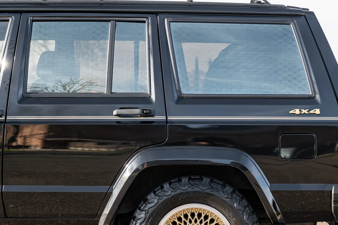 1989 Jeep XJ Cherokee - Image 14 of 31