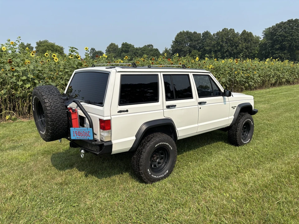 1989 Jeep XJ Cherokee - Image 10 of 31