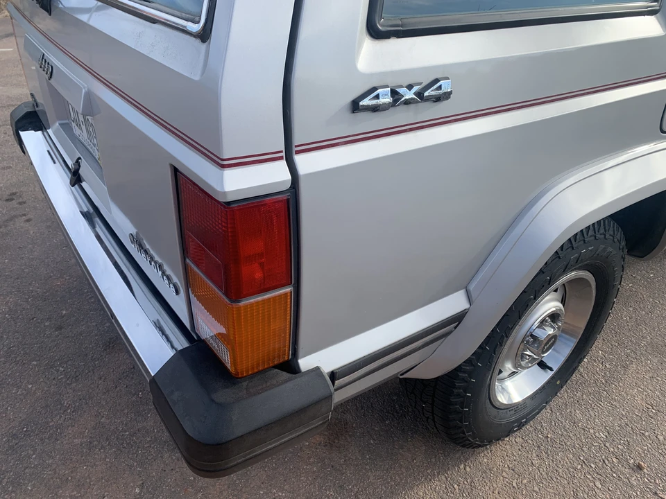 1989 Jeep XJ Cherokee - Image 16 of 31