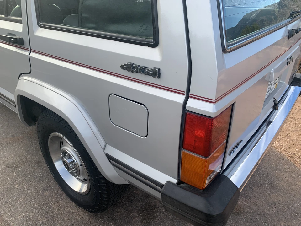 1989 Jeep XJ Cherokee - Image 11 of 31