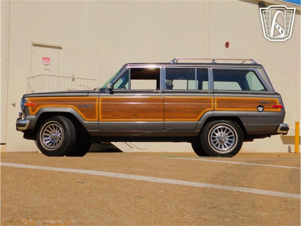 1989 Jeep SJ Grand Wagoneer - Image 11 of 31