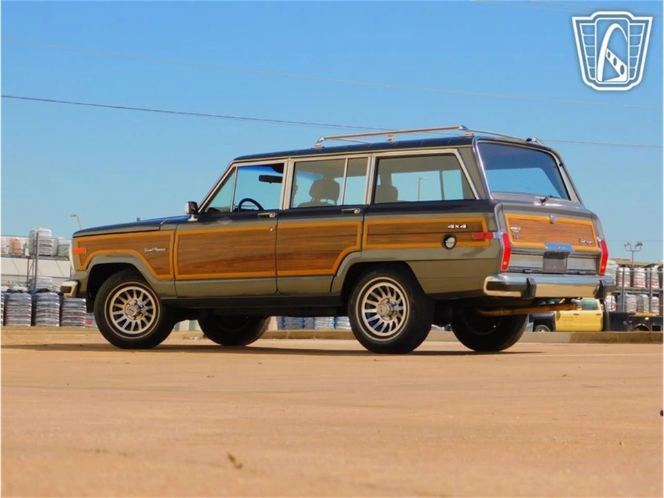 1989 Jeep SJ Grand Wagoneer - Image 12 of 31