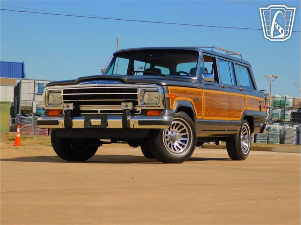 1989 Jeep SJ Grand Wagoneer - Image 2 of 31