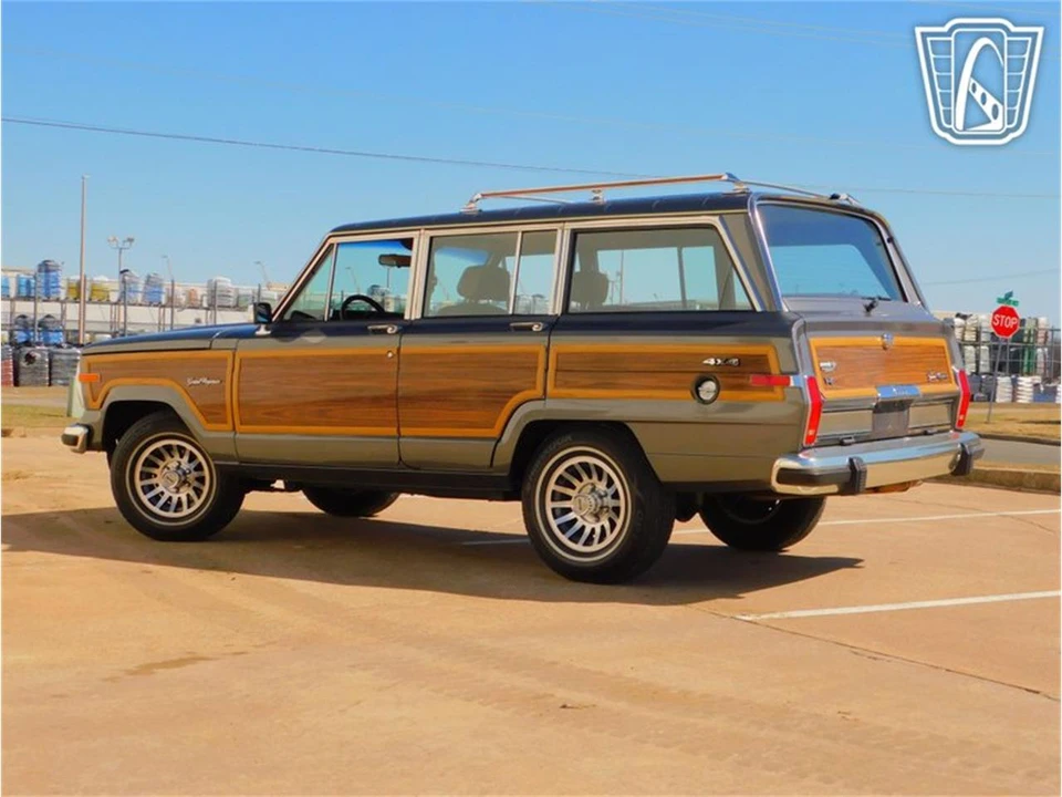 1989 Jeep SJ Grand Wagoneer - Image 13 of 31
