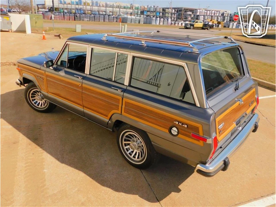 1989 Jeep SJ Grand Wagoneer - Image 14 of 31