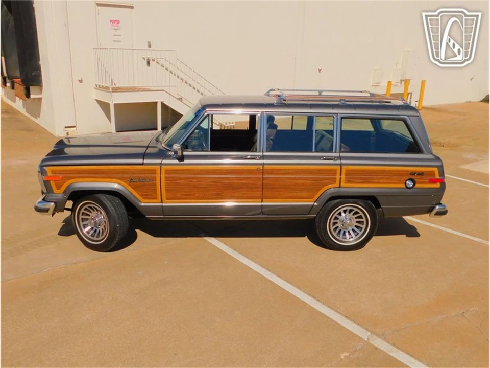 1989 Jeep SJ Grand Wagoneer - Image 9 of 31